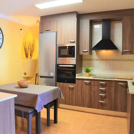 8 Guests In *