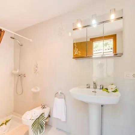 8 Guests In Sencelles